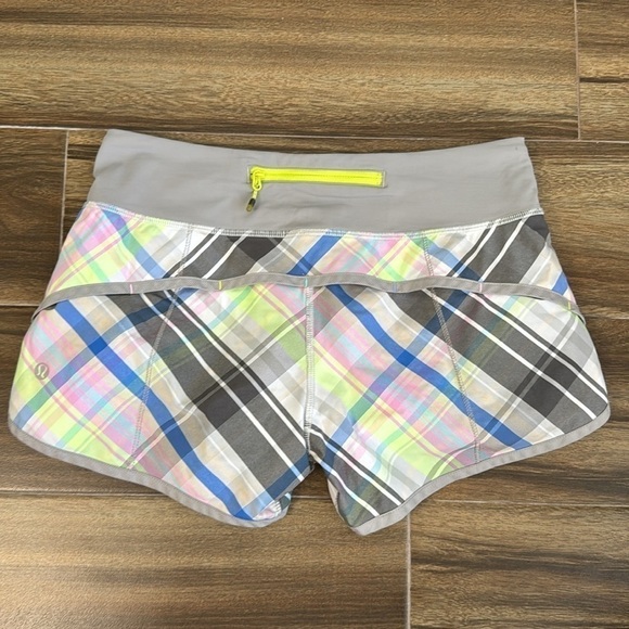 Lululemon Run Speed Short in Rad Plaid Lullaby Reflective / Ambient Grey, 4 - Picture 13 of 16